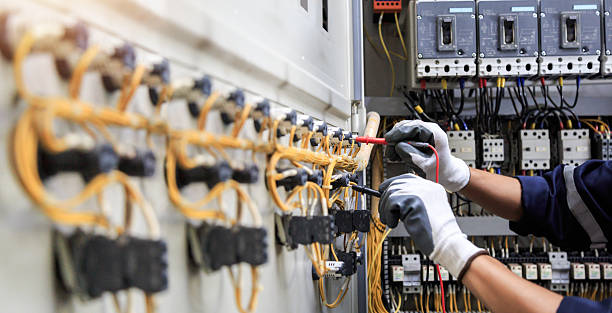 Professional Electrician technician working in Fabrica, TX